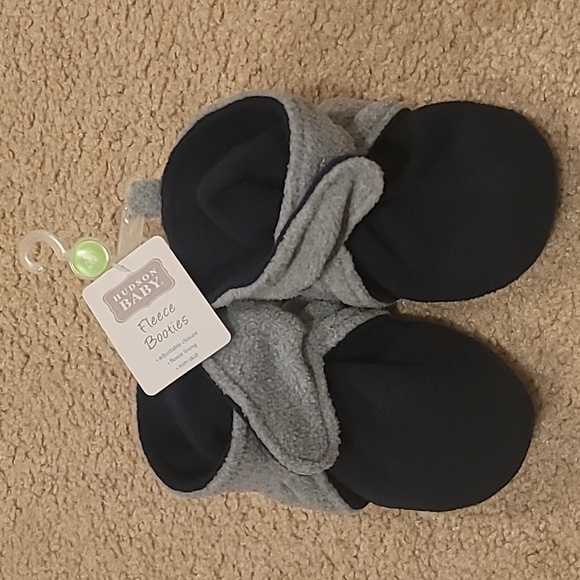 NWT Hudson Baby Fleece Booties. Size‎ 4T. - Picture 1 of 7